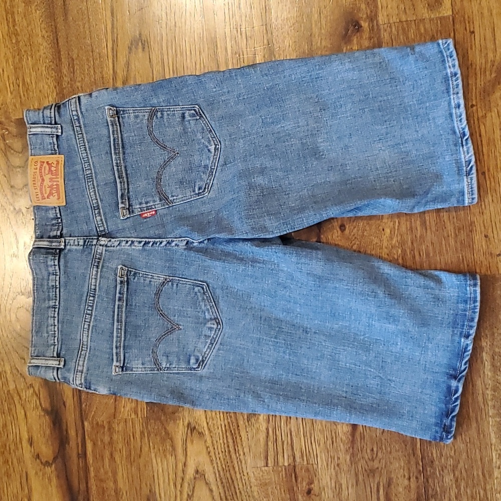 Womens Levi's Bermuda jean shorts size 26